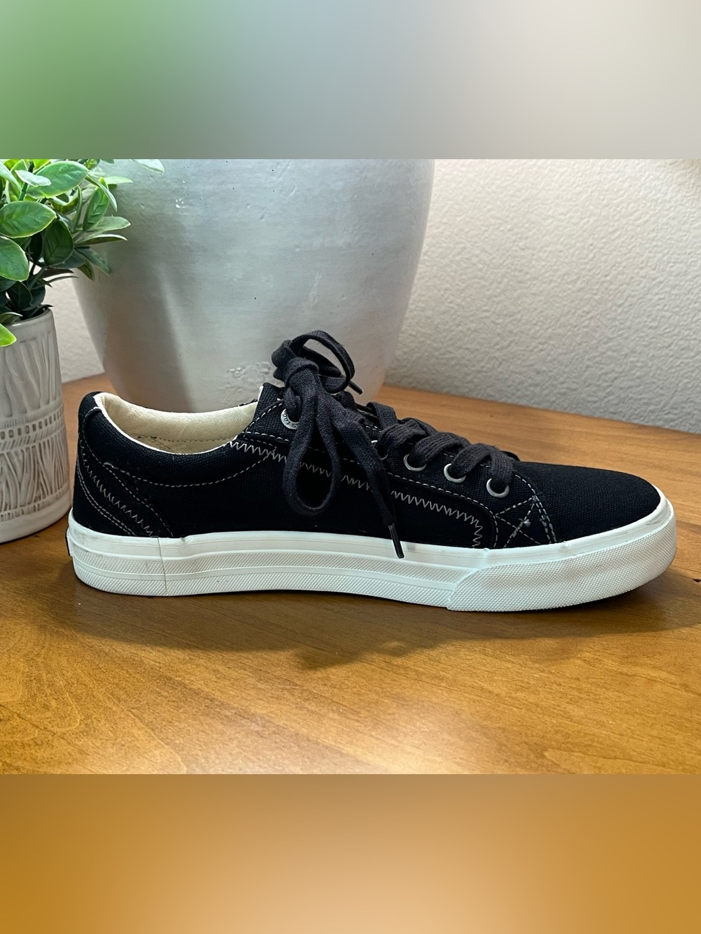 Taos Footwear Plim Soul Black Canvas Sneakers • Size 9 • EUC - Picture 4 of 10